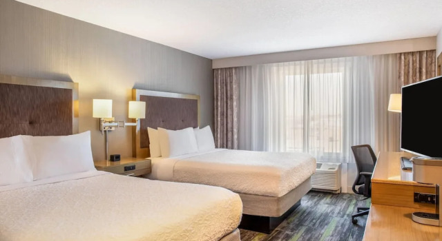 Четырёхместный номер Standard Ramada by Wyndham St. Paul AB