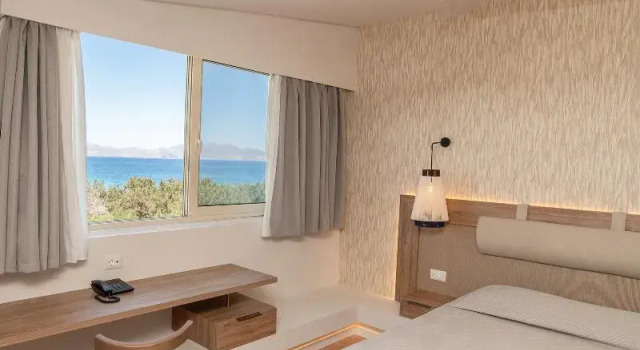 Полулюкс с балконом и с видом на сад Achilleas Beach Hotel Adults Only