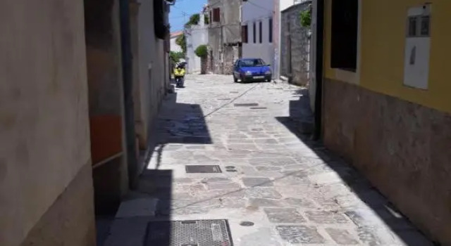 Lavanda Apartment & Studio - Old Town Mali Lošinj, Забронировать Апартаменты/квартира Отели Мали-Лошиня с парковкой, рядом с Автобусный вокзал Mali Losinj, Парковка