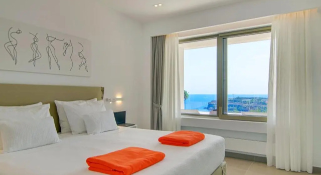 Люкс Superior Livinghome Suites