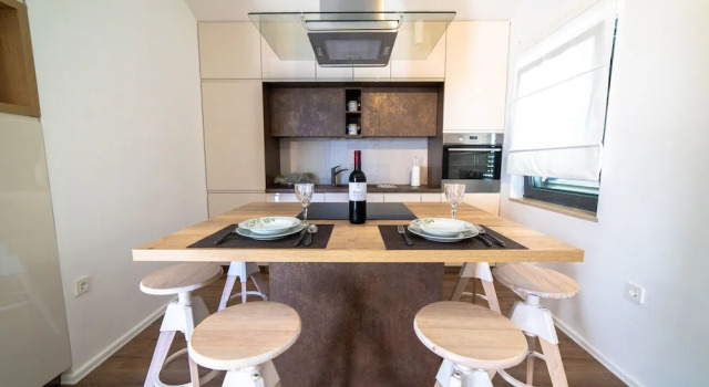 Апартаменты Пентхаус с балконом и с видом на море Apartmani D & J with Heated Pool & Stunning Sea View
