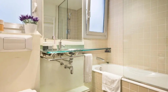 Апартаменты Large & beautiful apartment 4min from Passeig de Gràcia
