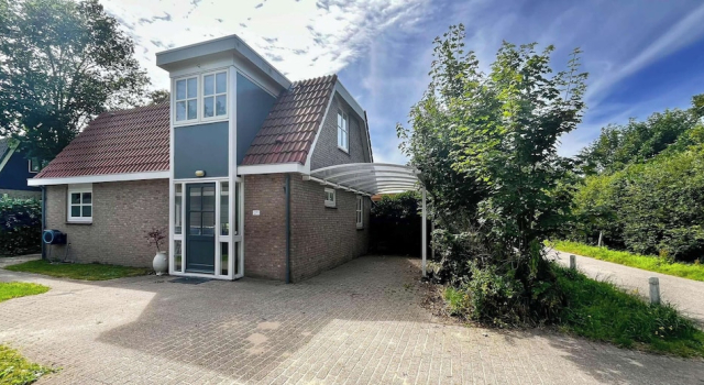 Villa With Expansive Sunny Garden, Забронировать Вилла Эгмонд-ан-ден-Хуф Noord-Kennemerland