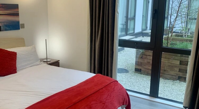 Luxury One Bed Apartment With Parking