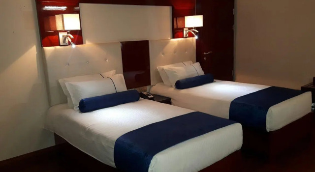 Standart çift kişilik oda Golden Tulip Headington Ruwi