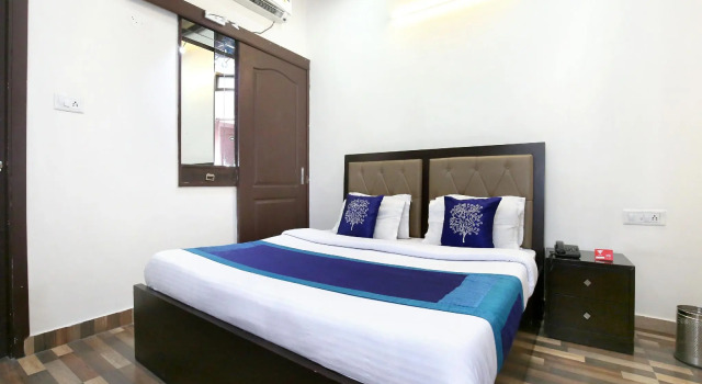 OYO 9602 Hotel Bharat Lodge, Book Hotel Amritsar Punjab