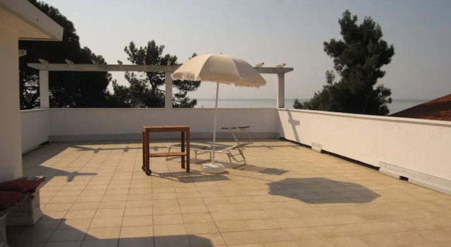 Seaview Flat With Unforgettable Terrace