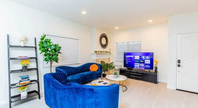 Elegant Pasadena Retreat Prime Comfort Awaits