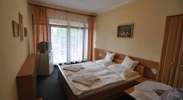 Hotel Átrium, Rezervovat Hotel Hotely v Nitriansky kraj s parkováním, Parkování