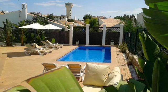 Вилла Villa 81 great spot Oura beach, Albufeira