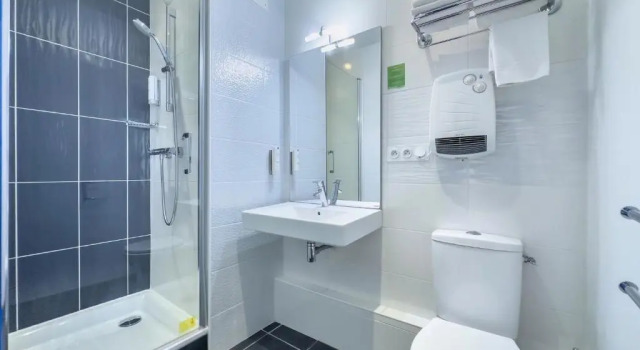 Трёхместный номер Comfort Hotel De La Gare