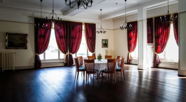 Carlton-Europe Vintage Adults Hotel