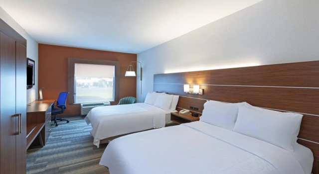 Четырёхместный номер Standard Holiday Inn Express Hotel and Suites Jasper by IHG