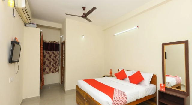 OYO 15197 Reddy's International, Book Hotel Mahindra World City Tamil Nadu
