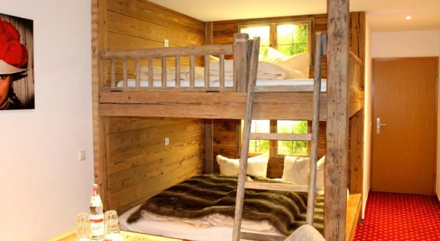 Четырёхместный семейный номер Standard с красивым видом из окна Hotel & Restaurant Grüner Baum - Die Grüne Oase Am Feldberg