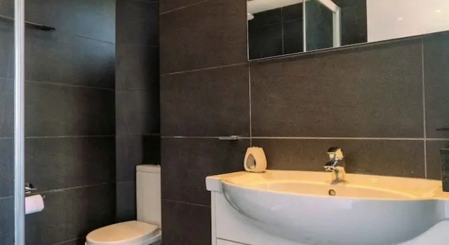 Апартаменты Deluxe Chic City Center Stay With Stunning View