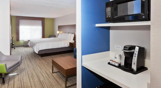 Люкс Holiday Inn Express Hotel & Suites Dothan North by IHG
