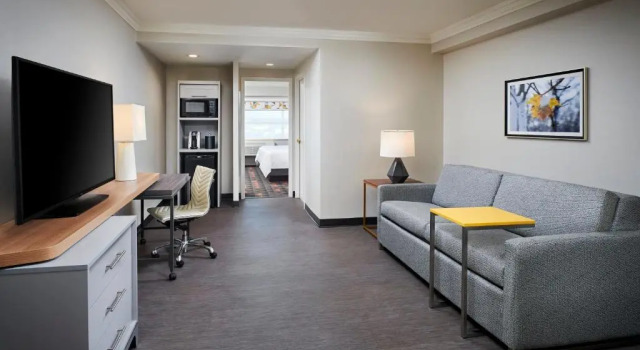 Люкс Holiday Inn & Suites Oakville at Bronte by IHG