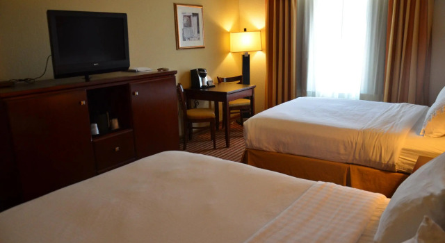Четырёхместный номер Standard Holiday Inn Express Hotel & Suites Amarillo South by IHG