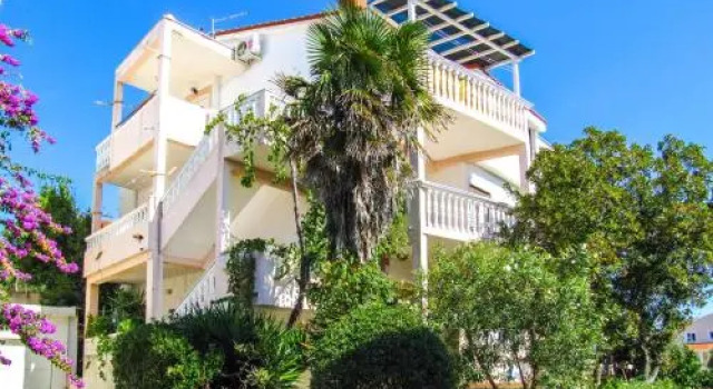 Apartments Lana