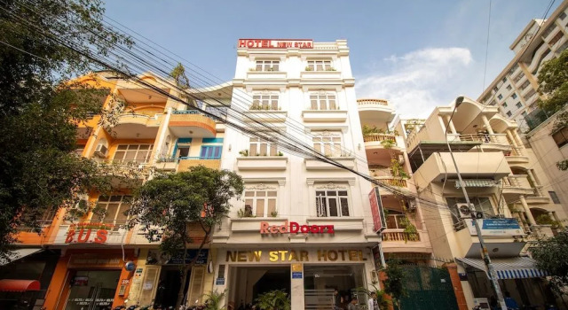 Reddoorz Plus near Phan Xich Long