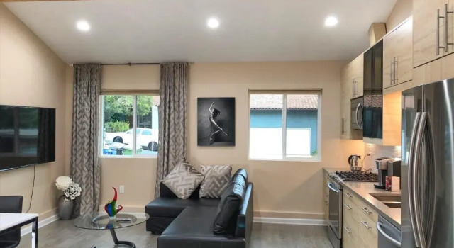 Коттедж c 1 комнатой New Contemporary Guest House in Studio City Hills