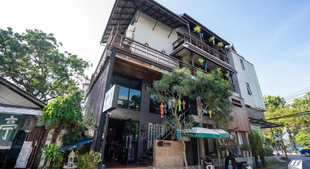 The Arak Bed Bar and Hostel