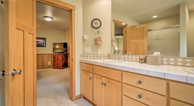 Апартаменты с 3 комнатами с балконом Spacious Family Townhome: Walk to Beach & Downtown