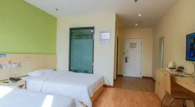 7Days Inn Wuhan Jiangxia District Shiji Square Branch, Book Hotel Hotels in Jiangxia with Parking, Parking