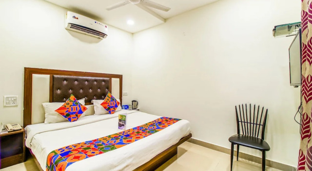 Номер Deluxe FabHotel Benz