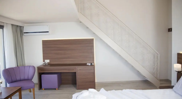 Семейный номер Standard с балконом и с частичным видом на море Neopol Hotel Deluxe