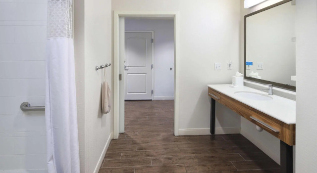 Четырёхместный номер Standard Hampton Inn & Suites Phoenix/Tempe