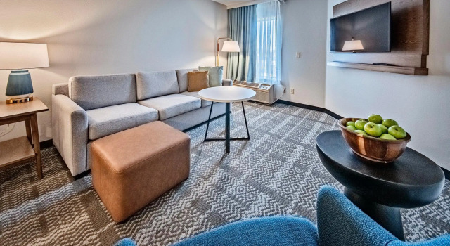 Люкс Staybridge Suites Cedar Rapids North by IHG