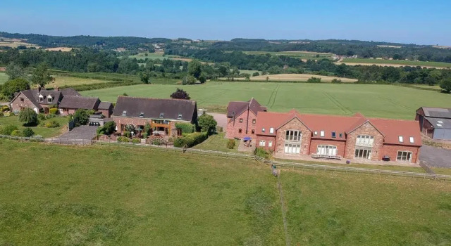 Коттедж с 2 комнатами The Dinney Holiday Cottages