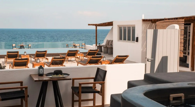 Люкс с балконом и с видом на море Almyra Oia Suites