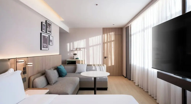Двухместный номер Premium с балконом Holiday Inn Shanghai Tourism Zone by IHG