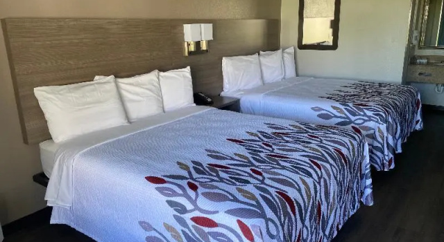 Четырёхместный номер Deluxe Red Roof Inn Vero Beach - I-95