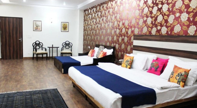 Adhunik Hotel Neemrana, Забронировать Отель Отели штата Раджастхана с парковкой, Парковка