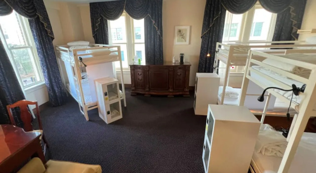 Кровать в общем номере (женский номер) с видом на город Bposhtels Tampa