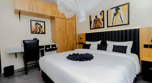 Balkonlu Süper çift kişilik oda One Click Cozy Suites