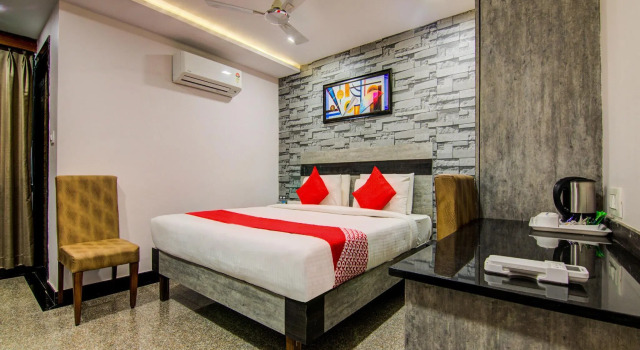 Capital O 10823 Pratibha Grand, Rezerwuj Hotel Hotele w Andhra Pradesh z parkingiem, Parking