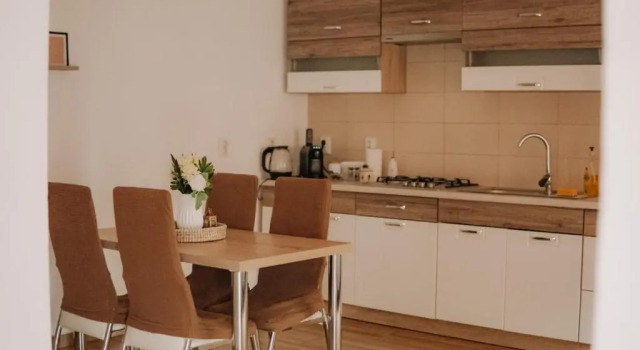 Коттедж c 1 комнатой Cozy 2-Bedroom Boho-Themed Home