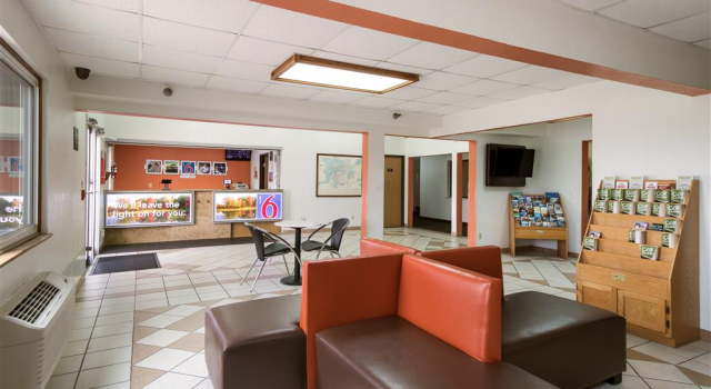 Motel 6 Davenport, IA