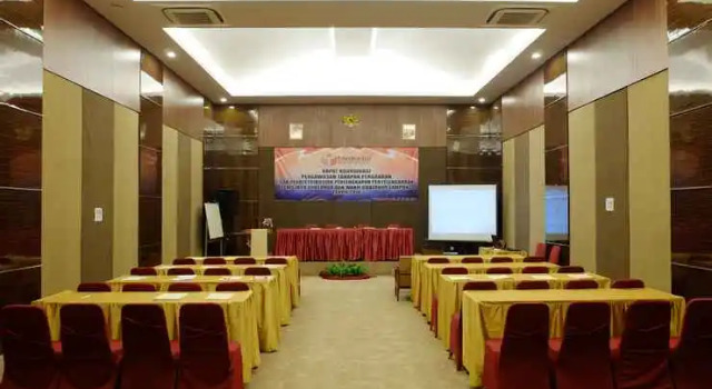 Arnes Hotel, Book Hotel Hotels in Sumatra with Breakfast, Breakfasts