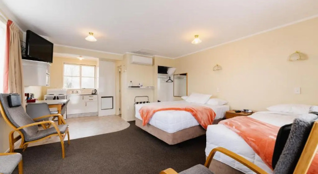 Студия Highway Lodge Motel
