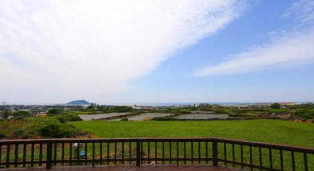 Jeju Sea The Biyang Pension, Забронировать Отель Hallim Чеджу, рядом с Колония каркасов китайских в Мёнволе