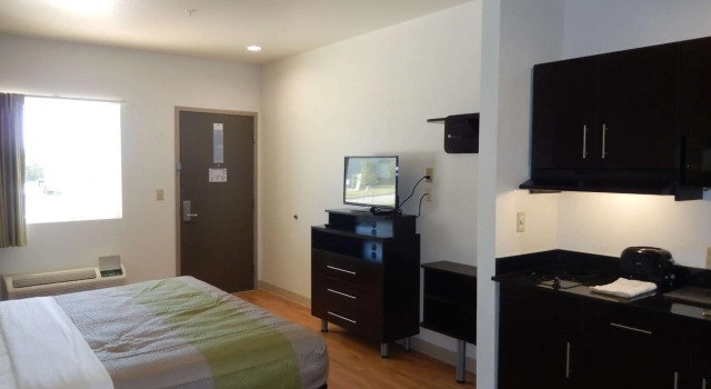 Studio 6 Yukon, OK, Boek Hotel Hotels in Yukon met parkeren, Parkeren