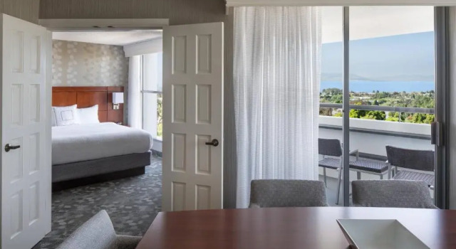 Двухместный люкс Courtyard by Marriott Richmond Berkeley