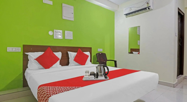 Super OYO 90936 Dk Reddy Square, Varaa Hotelli Edulliset hotellit kohteessa Telangana