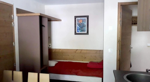 Apartment With one Bedroom in Risoul, With Wonderful Mountain View, Shared Pool, Furnished Balcony, Забронировать Апартаменты/квартира Отели Ризуль с парковкой, Парковка